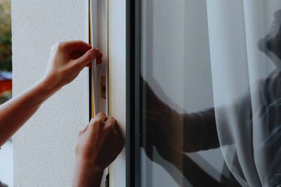 How to Use Polycarbonate and Acrylic for Winterproofing: Clear, Tough, Cut-to-Size Solutions